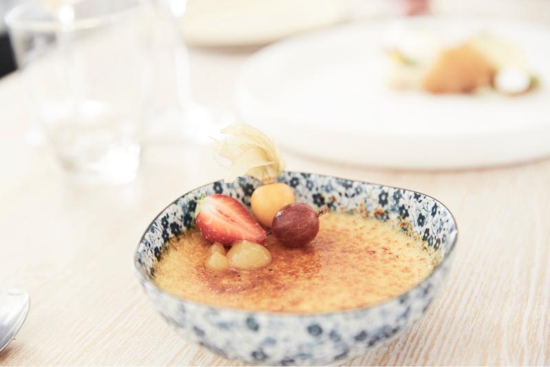 Crème brûlée mit Früchten